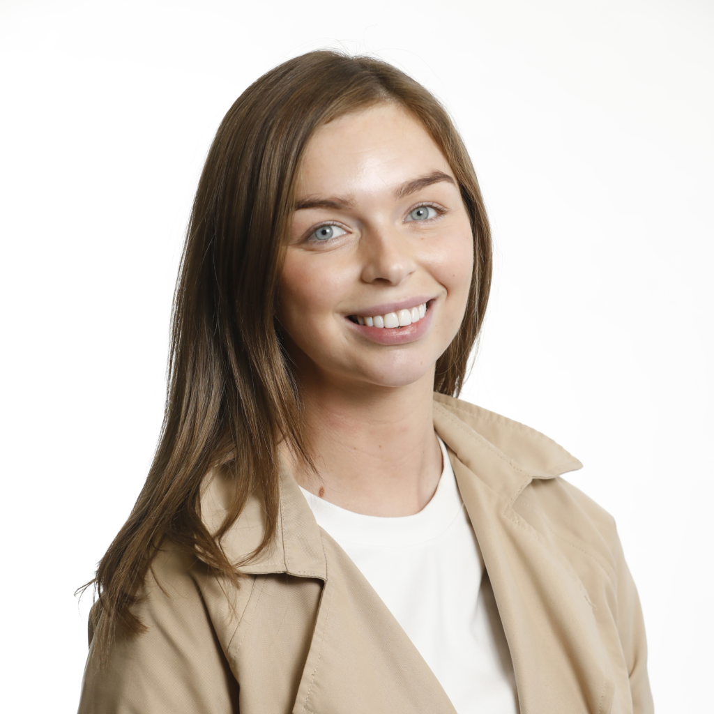 Lauren Headshot