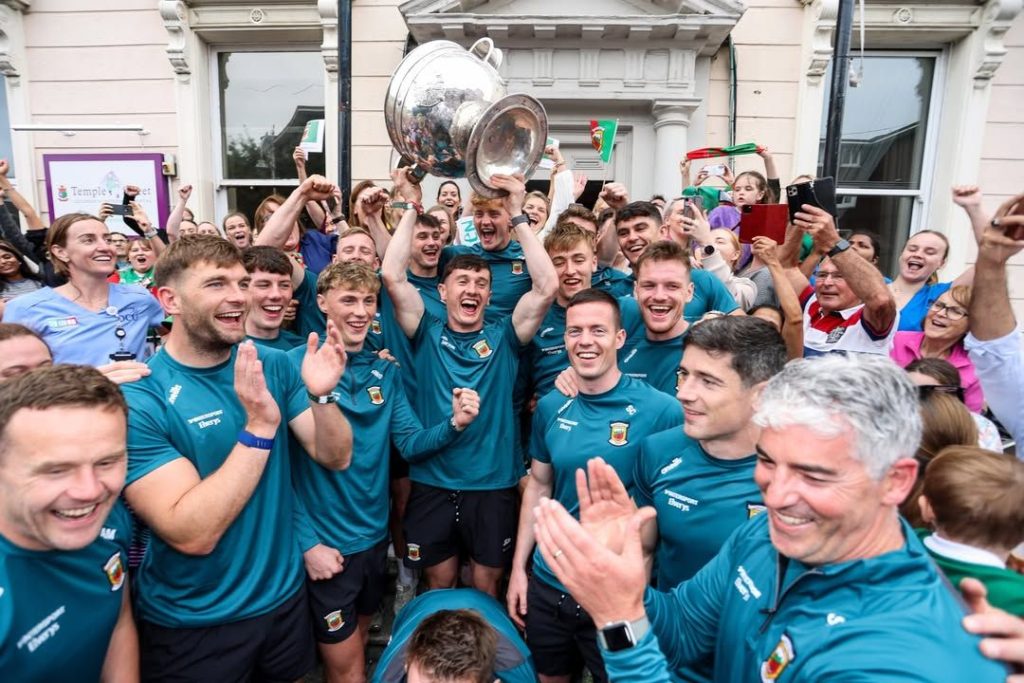 Mayo GAA Players with cup at Temple Street